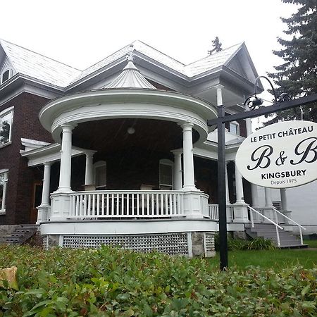 Le Petit Chateau Montebello B&B Exteriör bild