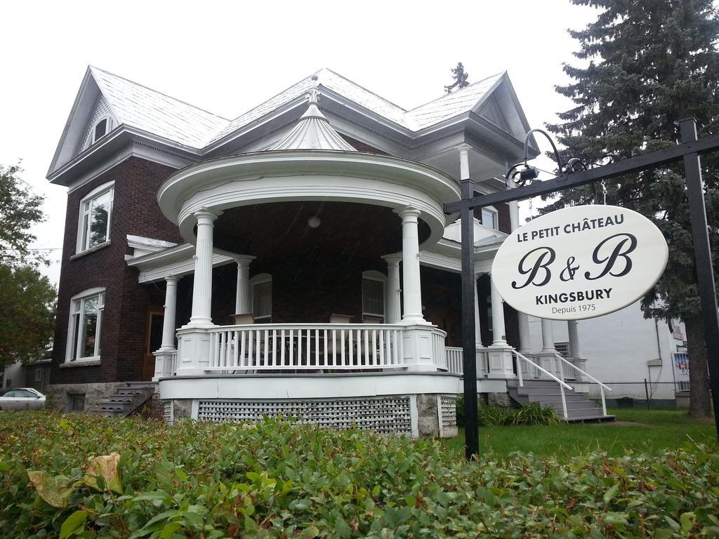 Le Petit Chateau Montebello B&B Exteriör bild