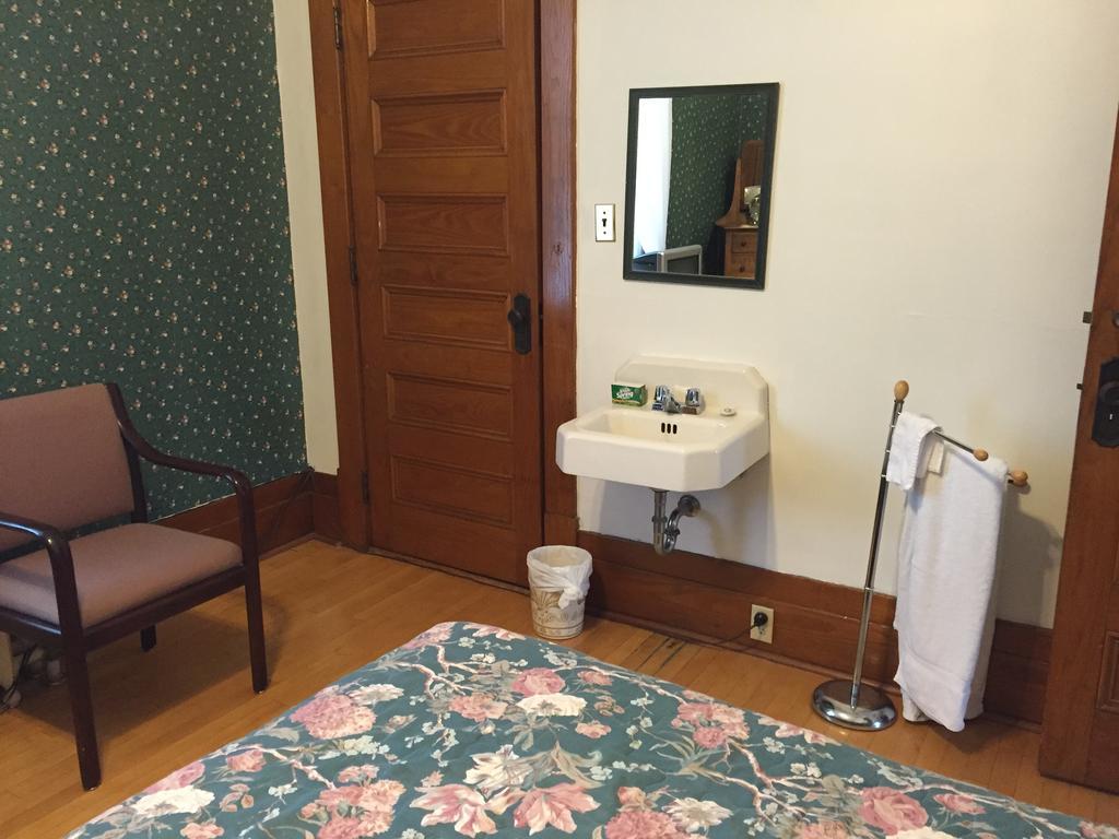 Le Petit Chateau Montebello B&B Rum bild
